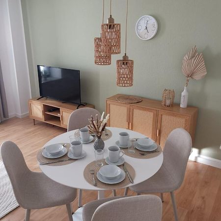 City-Apartment Mit Parkplatz & Fahrradraum! Nur 300M Zum Stadthafen 슈베린 외부 사진